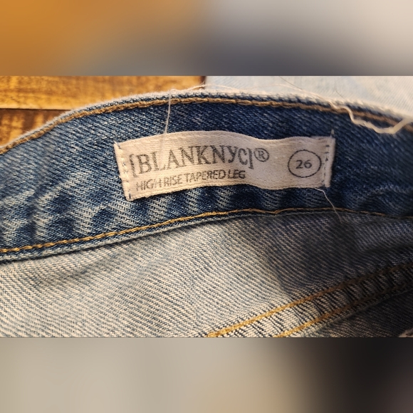Blank NYC High Rise Tapered Leg Distressed Jeans Size 26 - Picture 11 of 12